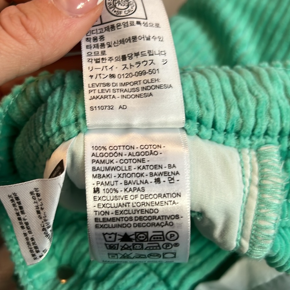 Levi’s Green Corduroy Cutoff Shorts- 24 - Picture 8 of 8
